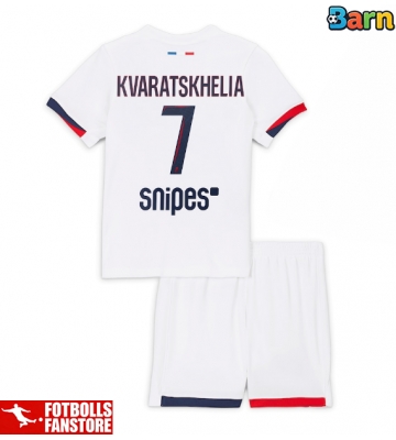 Paris Saint-Germain Khvicha Kvaratskhelia #7 Bortatröja Barn 2025-26 Kortärmad (+ Korta byxor)